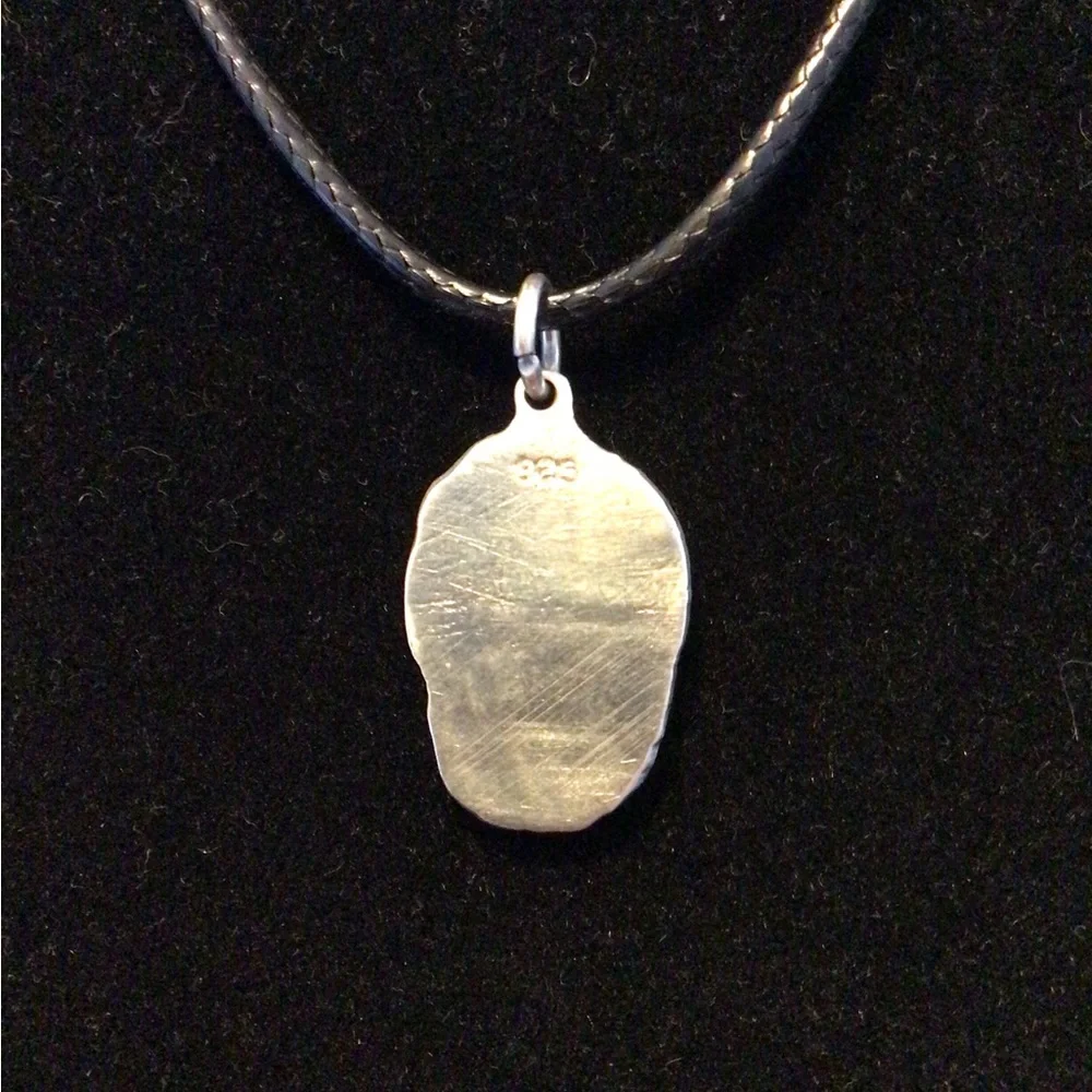 Sterling silver skull pendant - Picture 2 of 3
